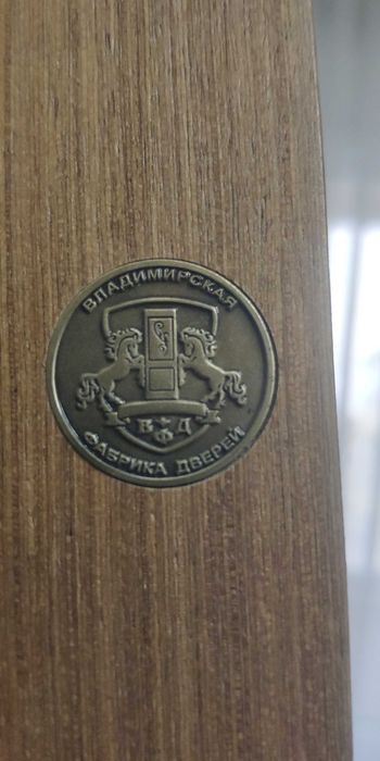 Деревянная дверь