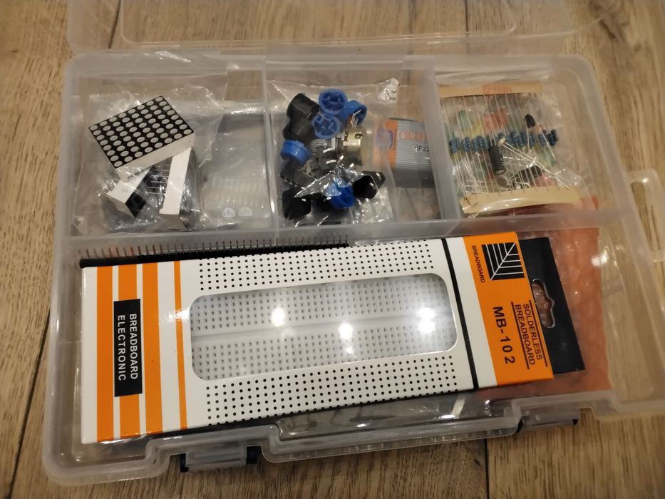Arduino uno nabor + dt9205a multimetri bilan yaxshi holatda.