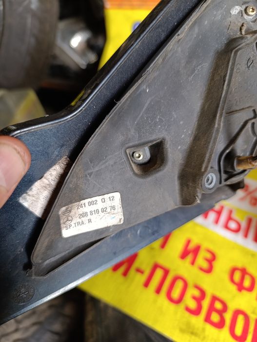 Зеркало правое на Мерседес W208