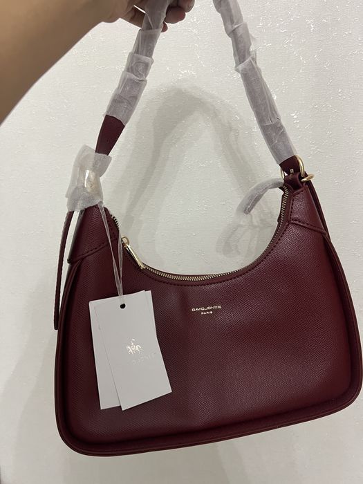 Красная элегантная сумка