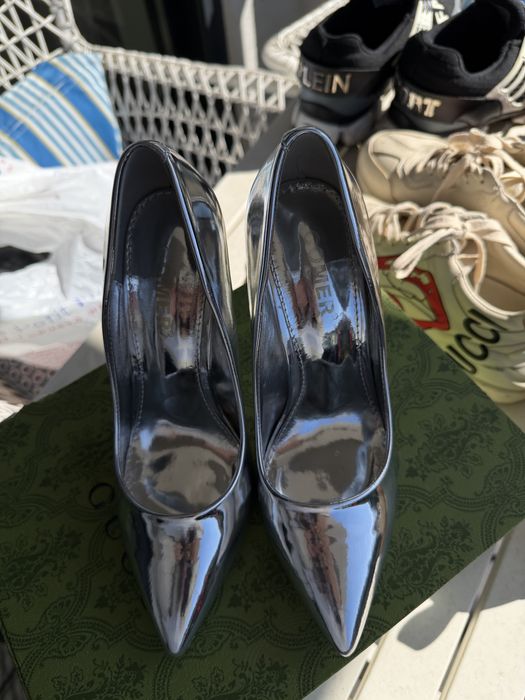 Обувки с висок ток