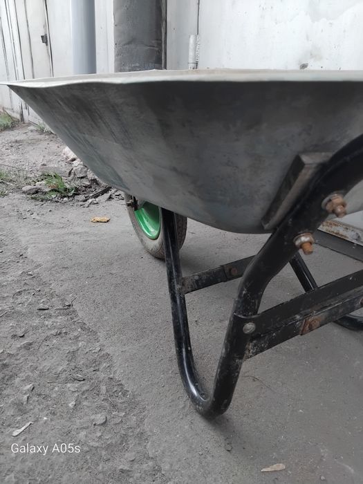 Продам тачку садовую.