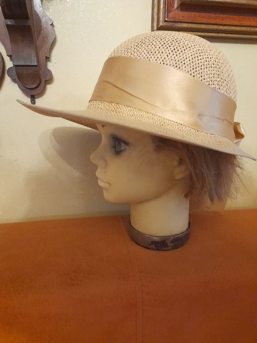 Manechin cap de fetiță vintage, deosebit