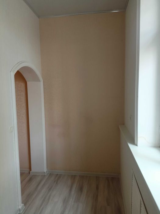 Двухкомнатная квартира 49,8 м.кв на первом этаже .