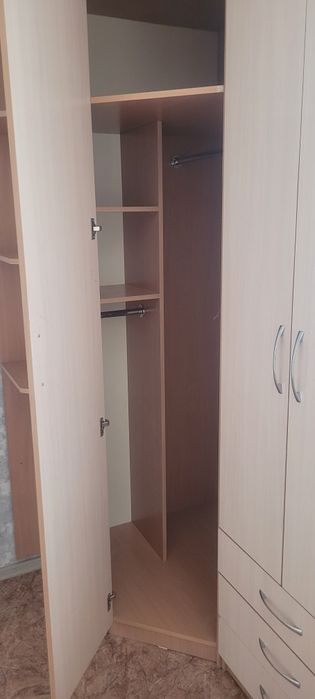 Продам шкаф со столом.