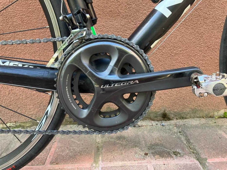 Entry level карбонов шосеен велосипед MEKK Shimano 105 2х10