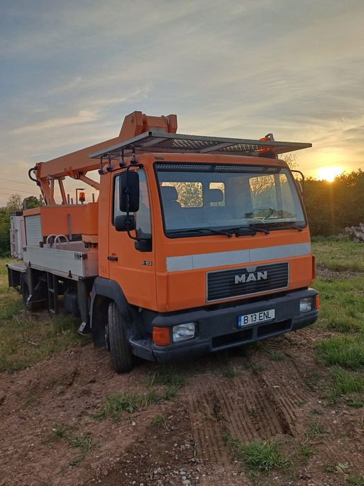 Nacela pe camion MAN  8. 156