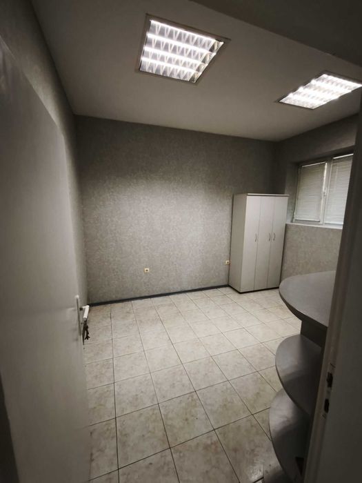Дава се под наем Магазин в Пловдив, Център - 90 кв.м за 750 € - Снимка #3
