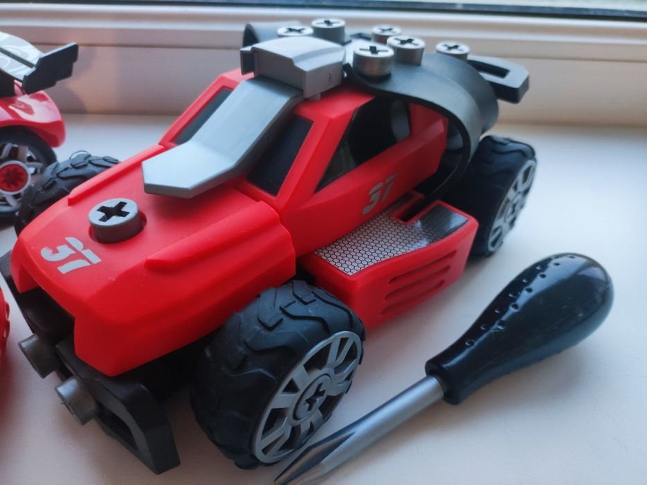 Машины - конструкторы 2 шт