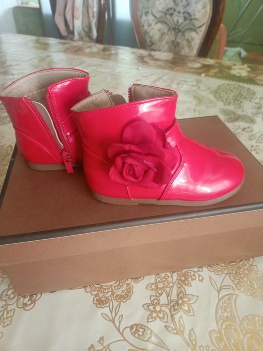 Продам детскую обувь