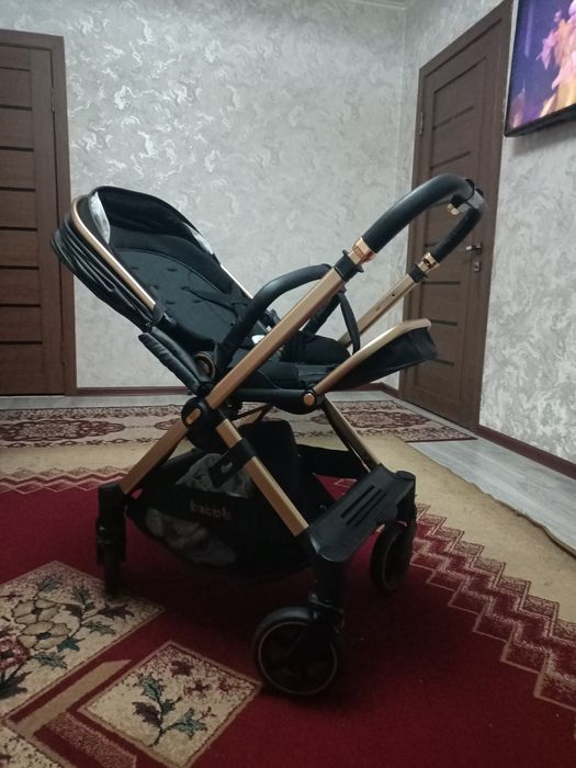 Коляска почти новая