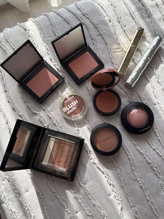 dior , Nars , gucci , dolce gabanna  , Shiseido , Estee Lauder ръж