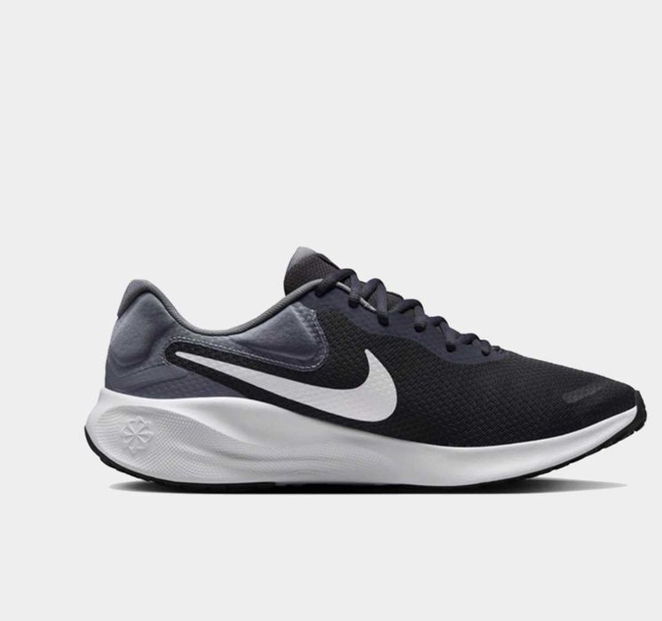 новые кроссовки Nike Revolution