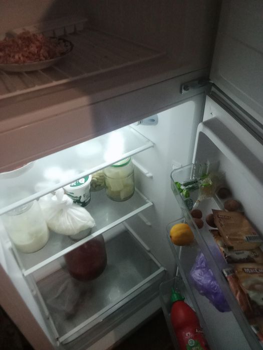 Primer xolodilnil, holati alo, deyarli yangi