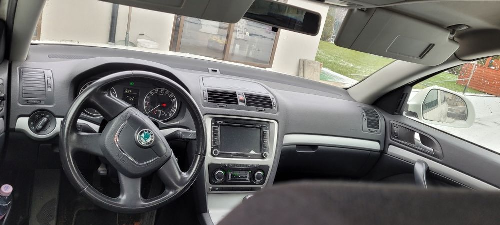 Vând skoda octavia 2 facelift