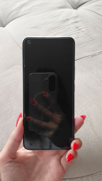 Телефон Realme 8