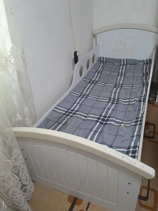 Detiskiy divan yangi holatda hamma joyi butun