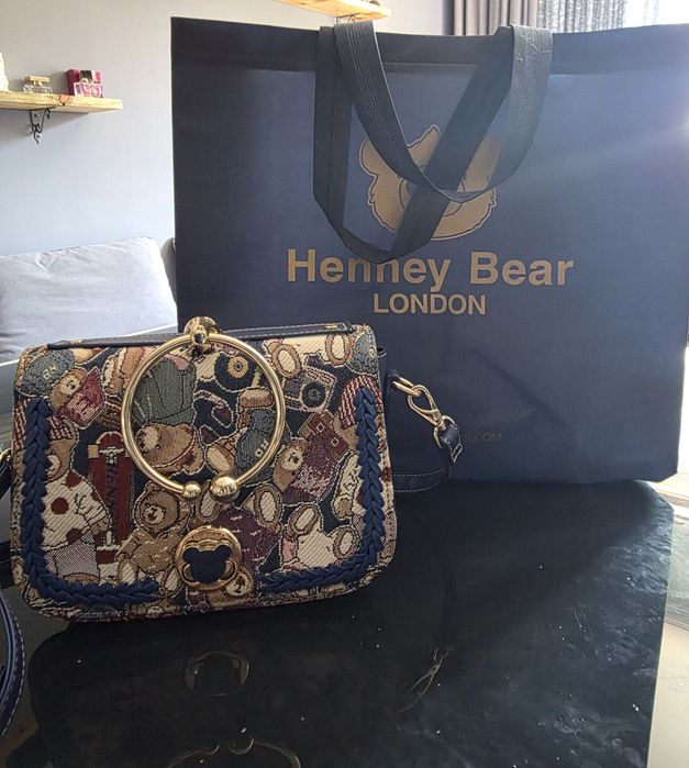 Продам сумку Henney Bear