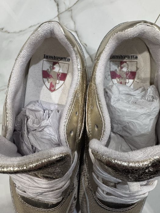 Кожаные кроссовки в отличном состоянии