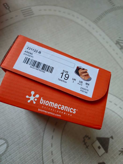 Нови обувки Biomecanics номер 19, вкл. и за прохождане