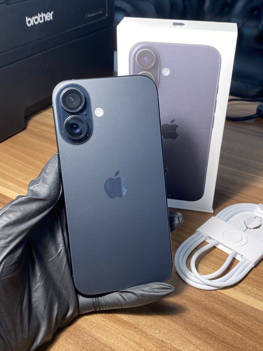 iPhone 16 • 128 GB •Black