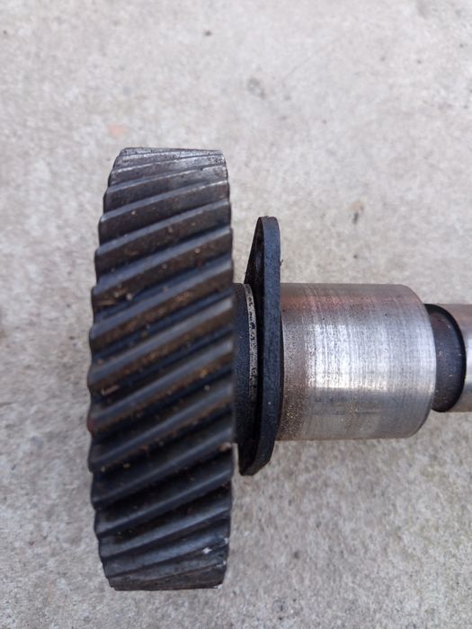 Vând piese motor tractor