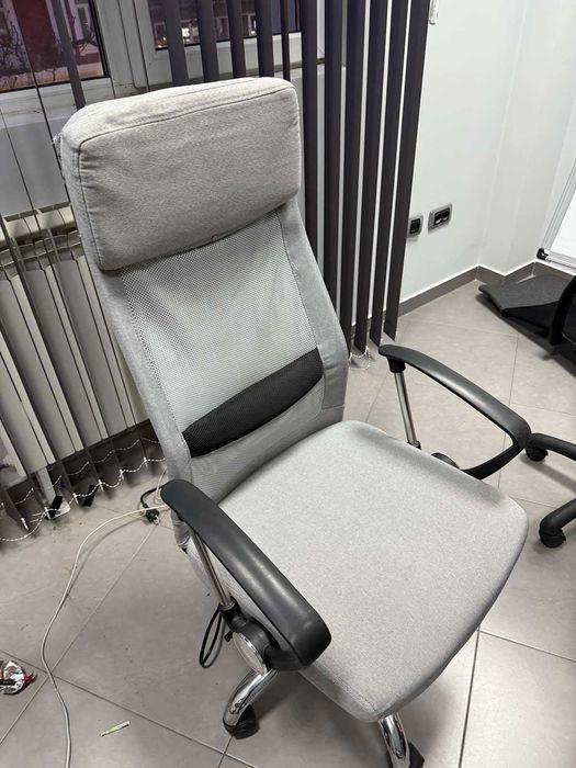 Въртящ се офис стол с подлакътници