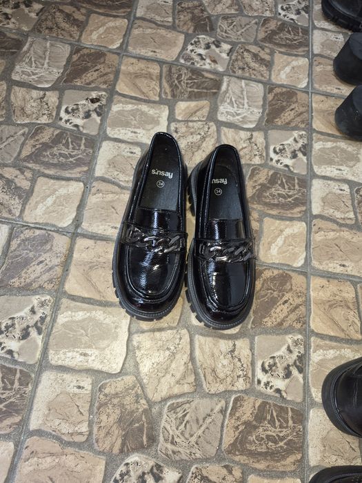 Vand pantofi fete marimea 34