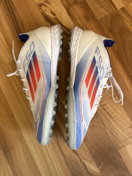 Ghete de fotbal F50 PRO