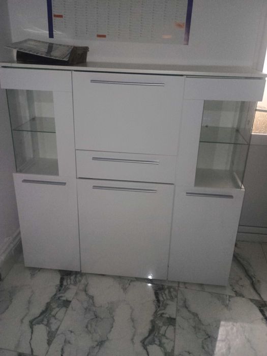 Panouri despartitoare cu dulap medical