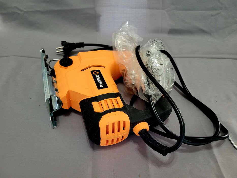 Электролобзик Вихрь ЛЭ-80 с пилами