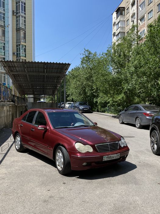Продается Mercedes C180 w203