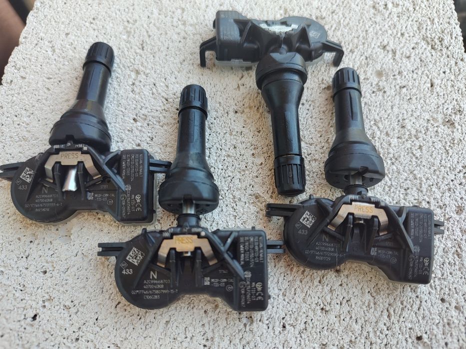 Senzori presiune roti originali Dacia Nissan Renault - 400 lei