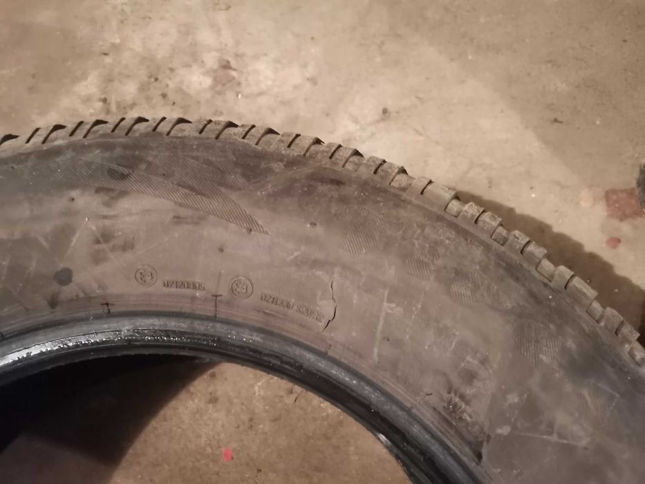 Зимни гуми 2 броя firestone 215/70/16 и 4 броя летни 165/70/14