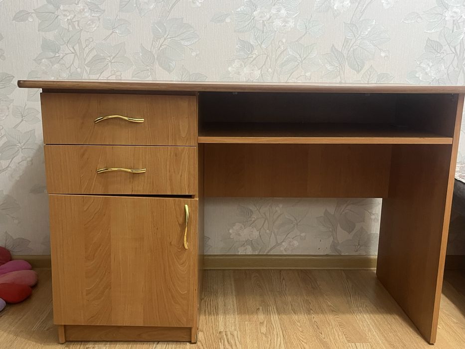 продам стол срочно