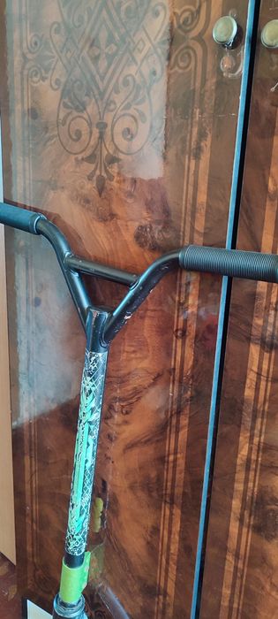 Трюковой  самокат.