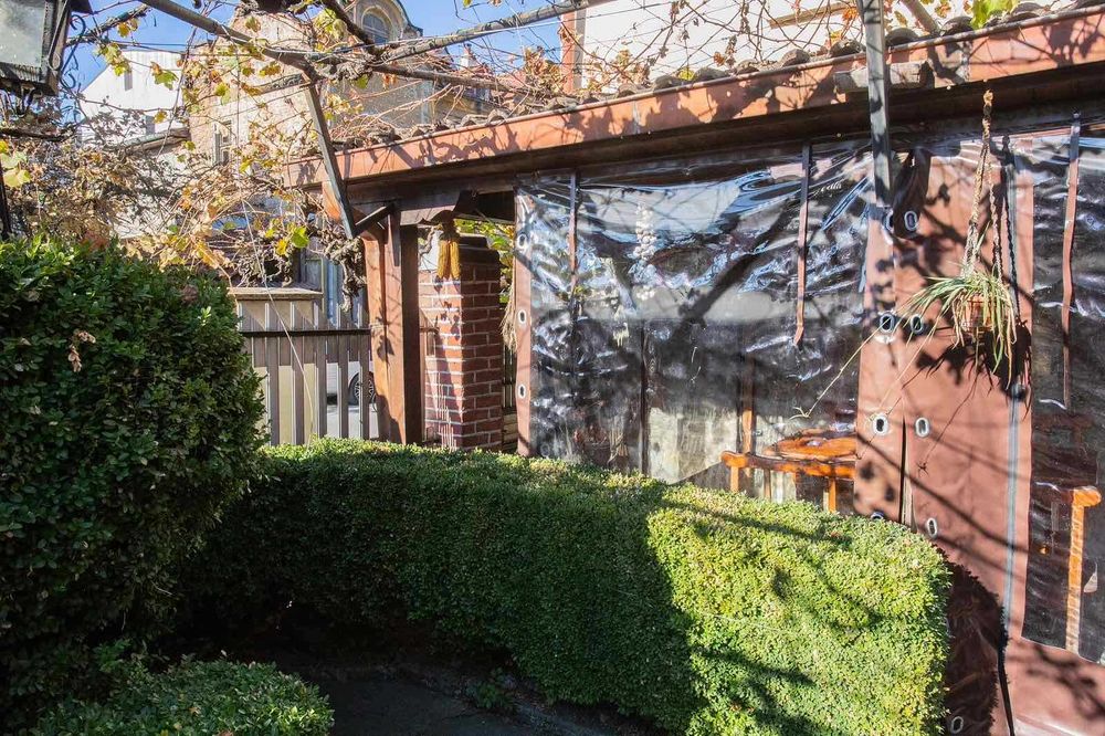 Продавам Лозата Шиваров мост