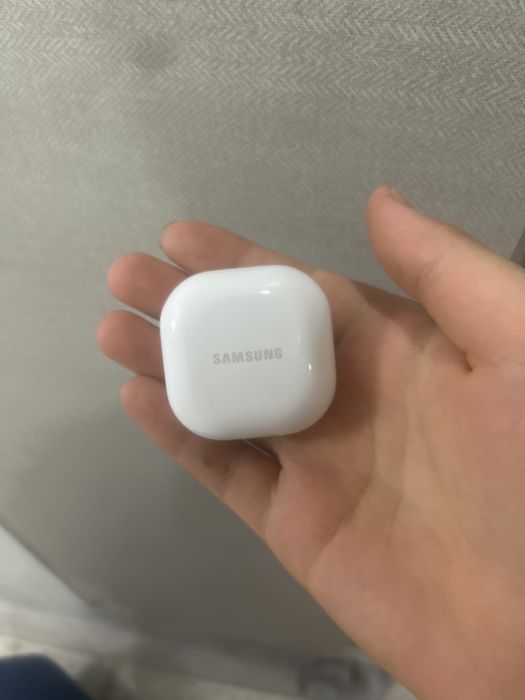 Galaxy buds fe.