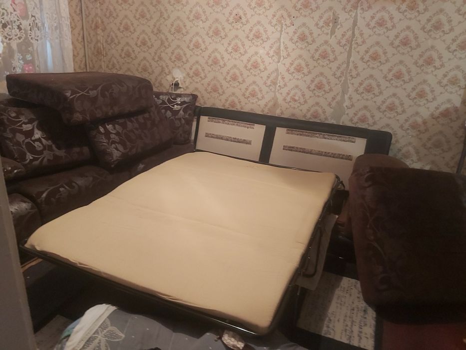 Продам 2 дивина и 1 кресло