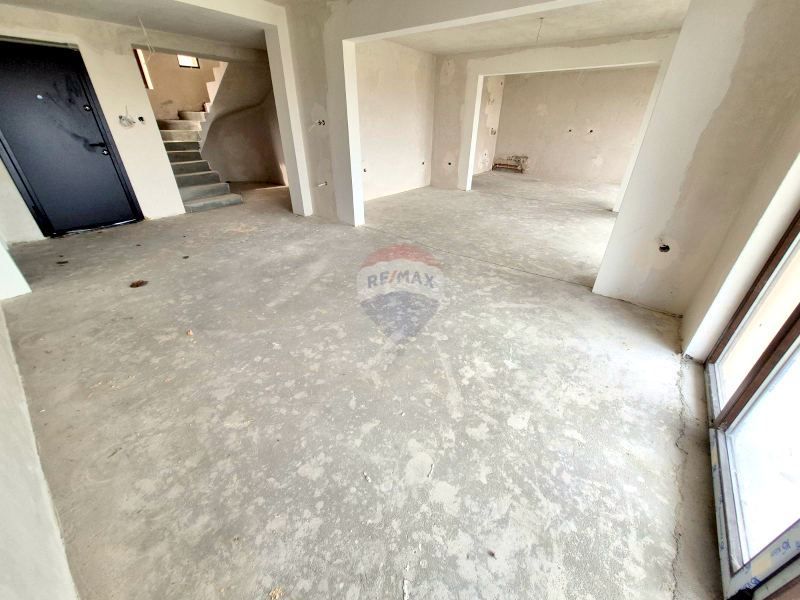 Продава се Къща в с. Рогачево, Област Добрич - 244 кв.м за 1148 €/кв.м - Снимка #5