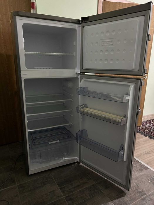 Хладилник BEKO DS227030SN с горна камера