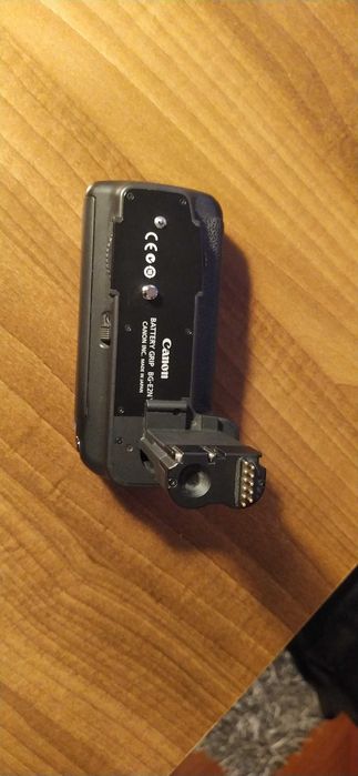 Canon battery grip BG-E2N