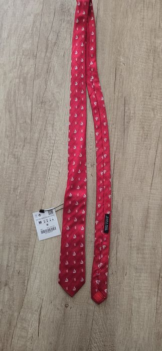 Cravata rosie Zara