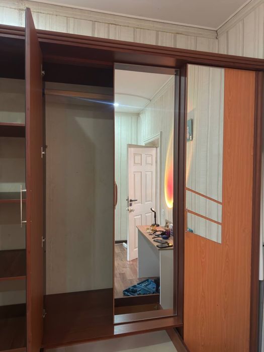 Спальный мебельный гарнитур. Качественный и приятный на вид