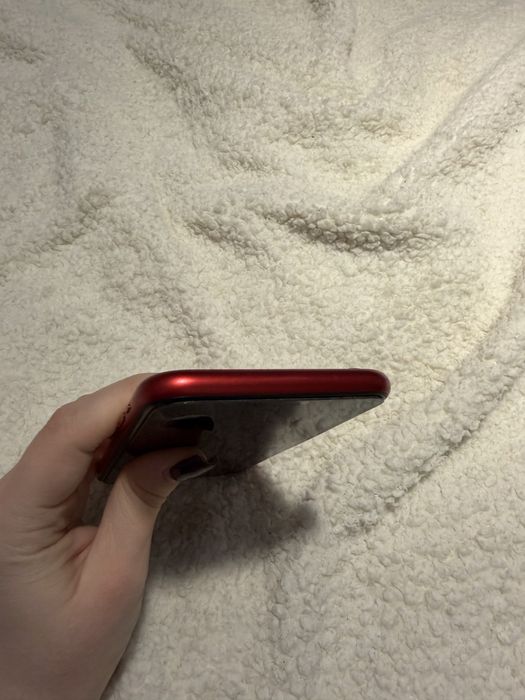 Iphone 11 червен