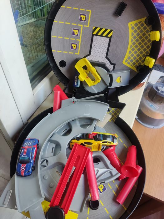 Продам парковку для машинок