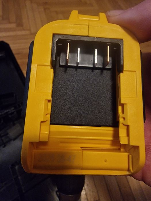 SurubelnitDeWalt Masina de gaurit si insurubat cu acumulatori DCD771, 18 V