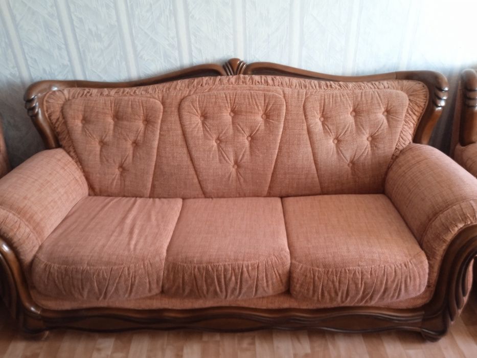 Продаю диван и два кресла