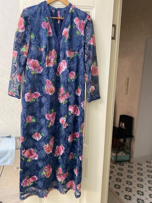 Платья выходные с бисером и кружевное