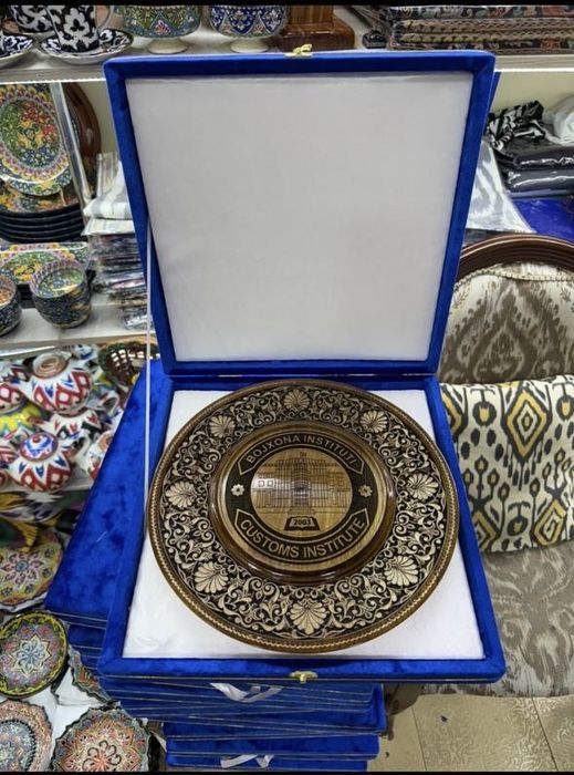 Premium yongʻoq lagan-qoʻl mehnati logoni buyurtma asosida 24/7